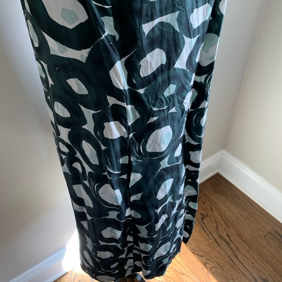 NEW YORK & COMPANY 100 % silk dress - Picture 4 of 8